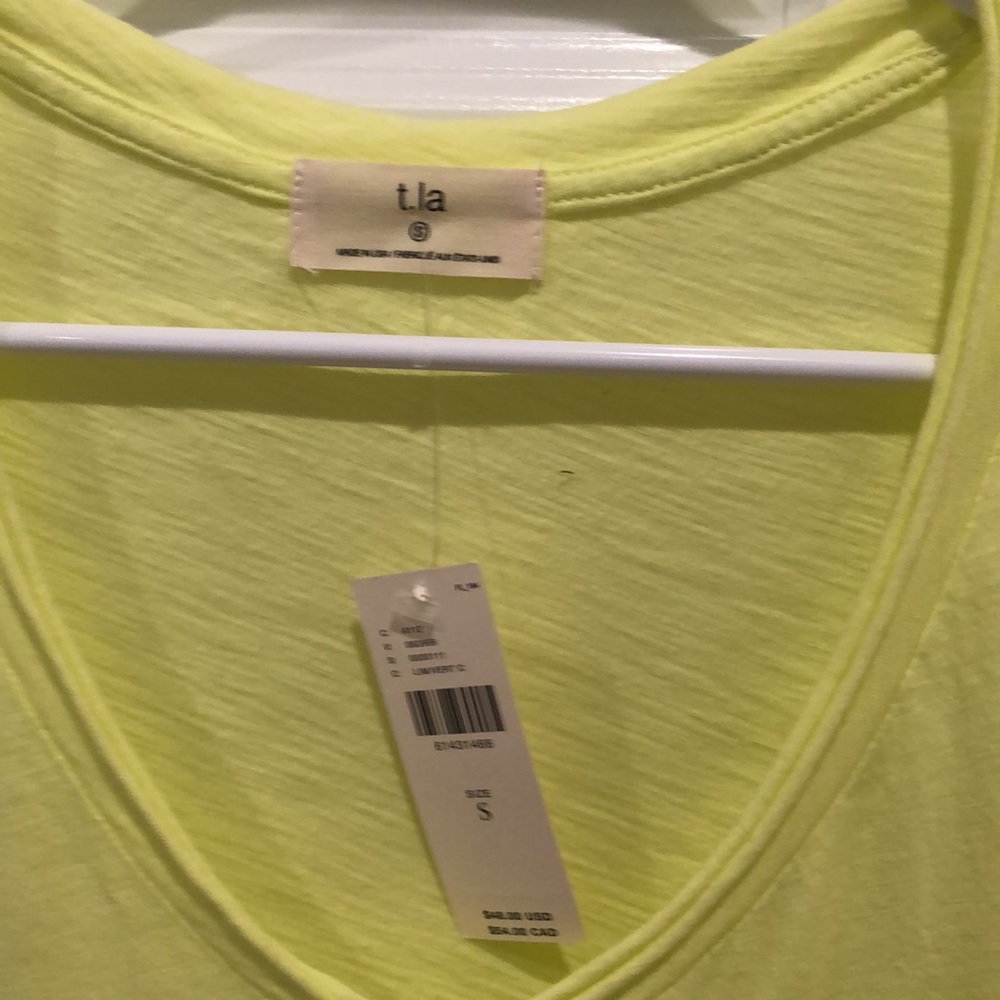 NWT Anthropologie t.la Lim/ Vert Classic V-Neck T-Shirt Size Small - Picture 2 of 12
